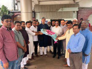সরকারি সফর শেষে দেশে ফিরলেন পরিকল্পনা প্রতিমন্ত্রী জোনায়েদ সাকি এমপি, বিমানবন্দরে বাঞ্ছারামপুরের নেতৃবৃন্দের উষ্ণ অভ্যর্থনা
